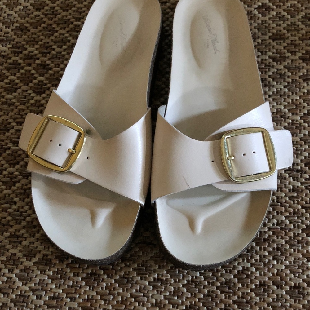 Universal Threads  White Slide Sandals with Gold Buckle
